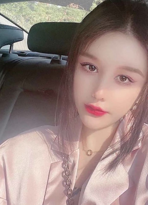 无锡美女穿的旗袍上位骑乘叫声淫荡，淫水直流。